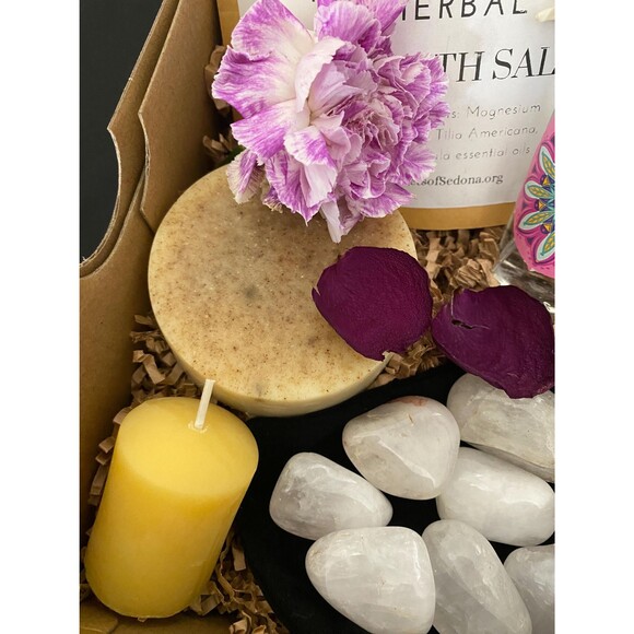 Holistic Christmas Gift Set, Crystals, Herbal Soap, Beeswax Candle, Bath Salts - Picture 6 of 10